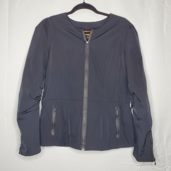 St. John SoCa Moto Style Jacket Size M Zipper Details Lined Structured Office - Picture 2 of 15